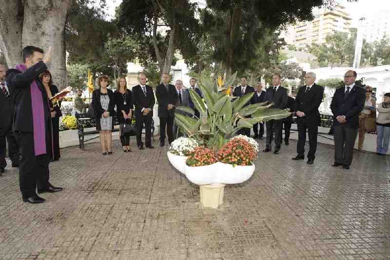La Asamblea de Melilla rinde homenaje a personajes ilustres ya fallecidos y a melillenses que dieron su vida ayudando a los demás