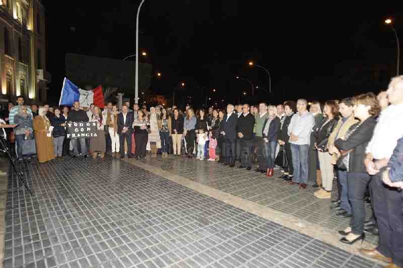 Melilla muestra su repulsa hacia los atentados de París y se une contra el terrorismo yihadista