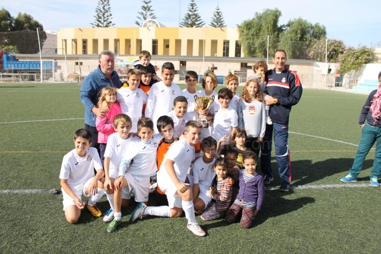 Fútbol Base: La Peña Real Madrid se lleva las dos copas de la categoría alevín