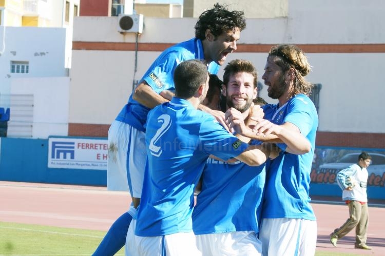 La U.D. Melilla roza la perfección ante un Linense al que barrió sobre el terreno de juego (5-1)