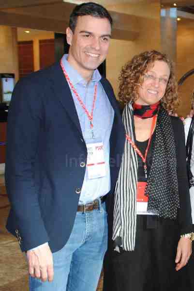 Pedro Sánchez junto a Gloria Rojas