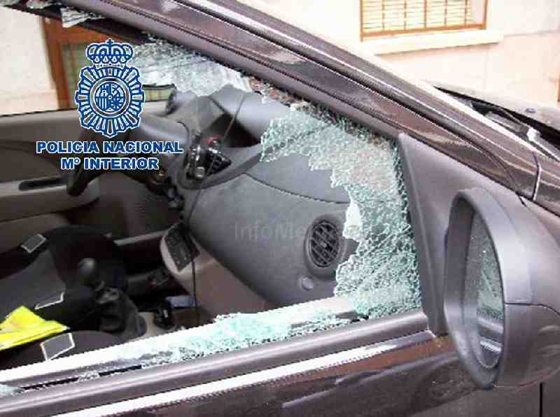 Detenidos dos jóvenes, uno de ellos menor, tras llevar a cabo un robo con violencia en un vehículo