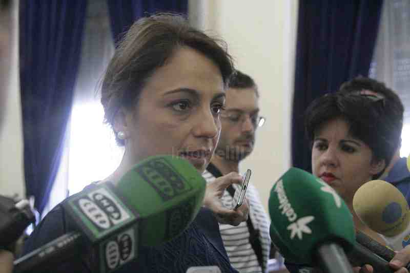Almansouri califica de “cobarde” la falta de debate de socialistas y Ciudadanos en el Pleno a pesar de no apoyas las medidas de retribuciones y recurs