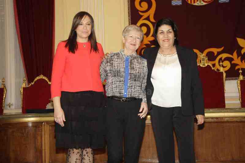 Las matronas Dolores Sáez y Yamina Mizzian reciben el Premio “Lourdes Carballa 2015”
