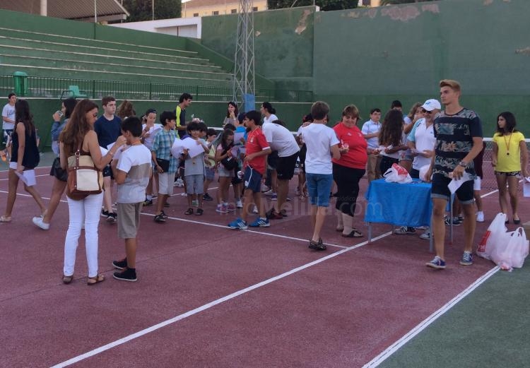 Excelente ambiente deportivo en el Final de Curso de la Escuela de Tenis de la Federación