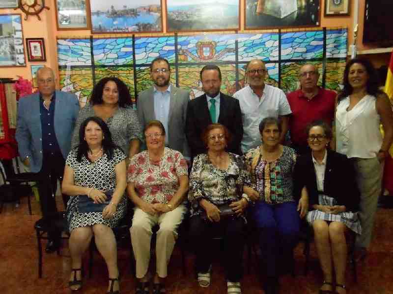 La Unión Nacional de Escritores de España organiza un recital con motivo del Día del Cáncer de Mama en el Real Club Marítimo