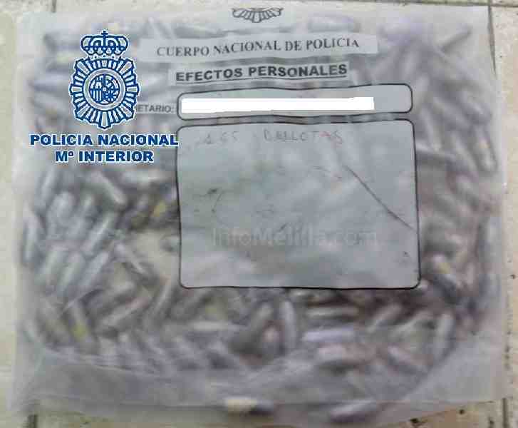 La Policía Nacional detiene a un individuo que había ingerido 165 bellotas de hachís