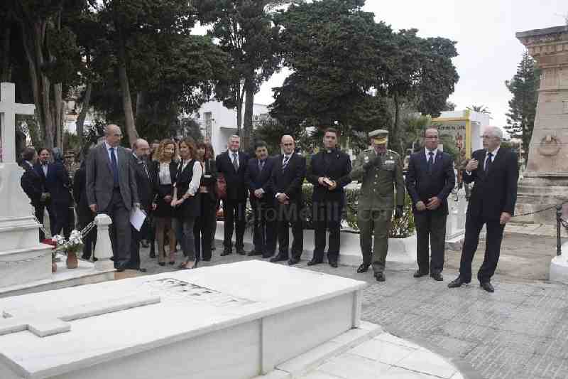 La Asamblea de Melilla rinde homenaje a personajes ilustres ya fallecidos y a melillenses que dieron su vida ayudando a los demás
