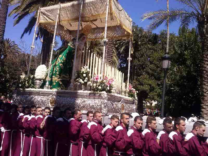 La salida de "La Pollinica" marca el inicio de la Semana Santa de Melilla