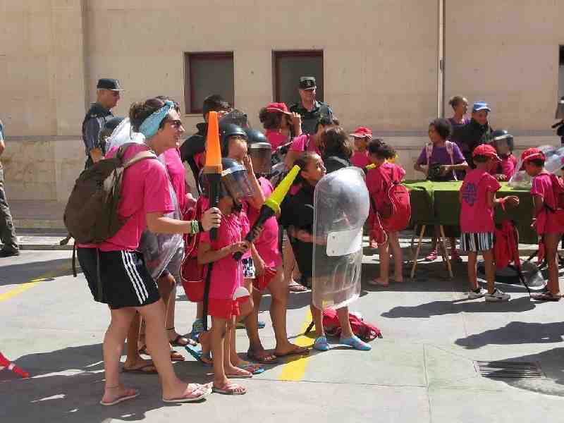La Comandancia de la Guardia Civil celebra las II Jornadas de convivencia con las Colonias Urbanas de Cáritas Interparroquial.