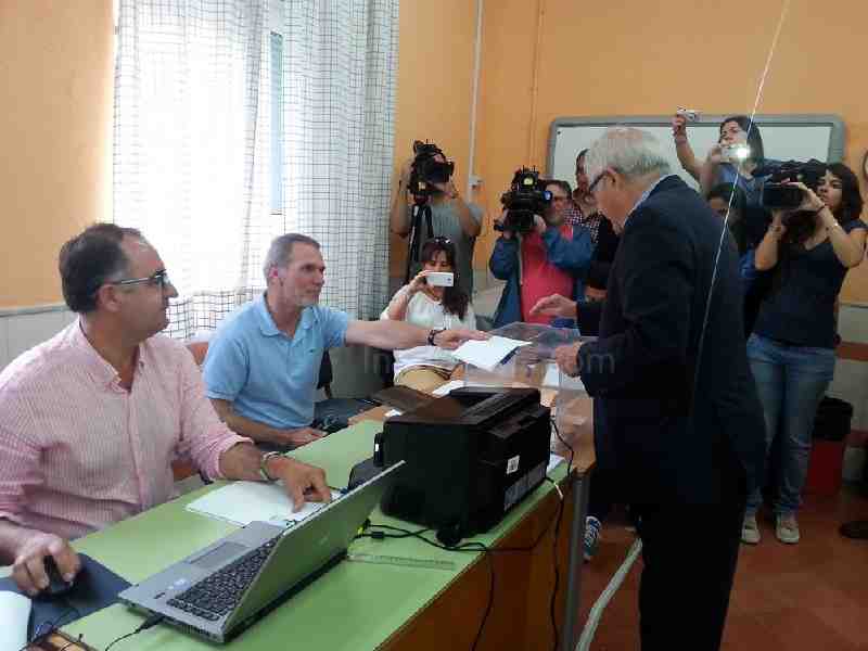 Imbroda pide a los melillenses que acudan a sus colegios electorales y "voten en libertad"