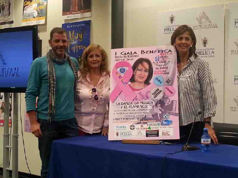 Carmona y Muñoz junto a la consejera de Cultura, Fadela Mohatar, en la presentación de la gala