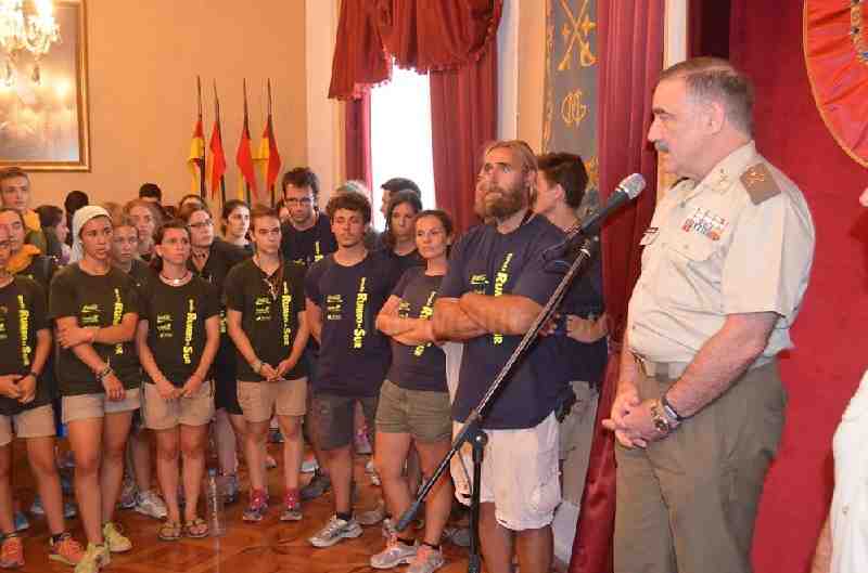 El Comandante General recibe a los componentes del proyecto 'España, Rumbo al Sur', proyecto que busca la participación directa de la juventud
