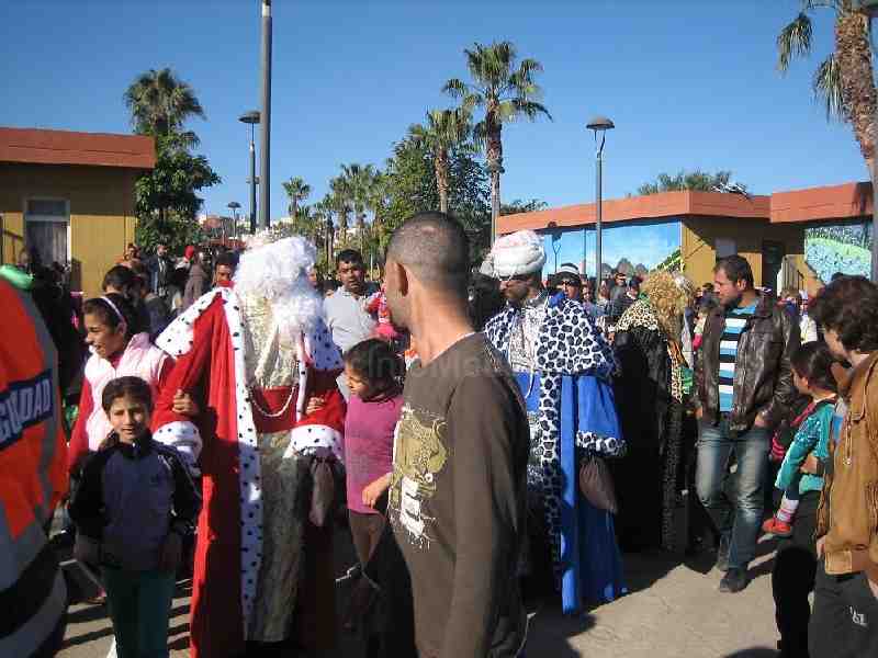 Los Reyes Magos no olvidan en su visita a Melilla a los niños que pasan momentos complicados