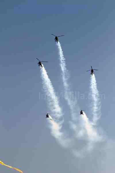 Melila continúa celebrando sus 518 años de españolidad con una exhibición paracaidista