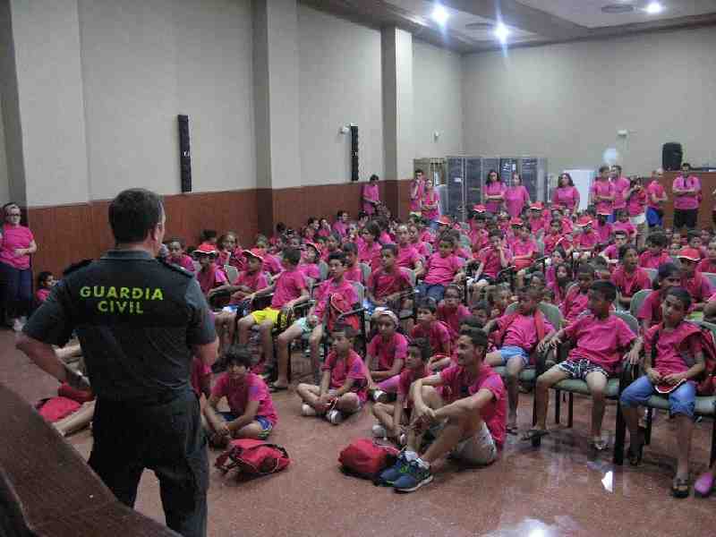 Unos 160 niños de las Colonias de Cáritas Interparroquial participan en una jornada de convivencia con la Guardia Civil