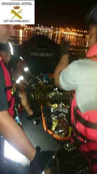 Rescatada una persona tras caer por las rocas de la escollera del Puerto y quedar atrapada