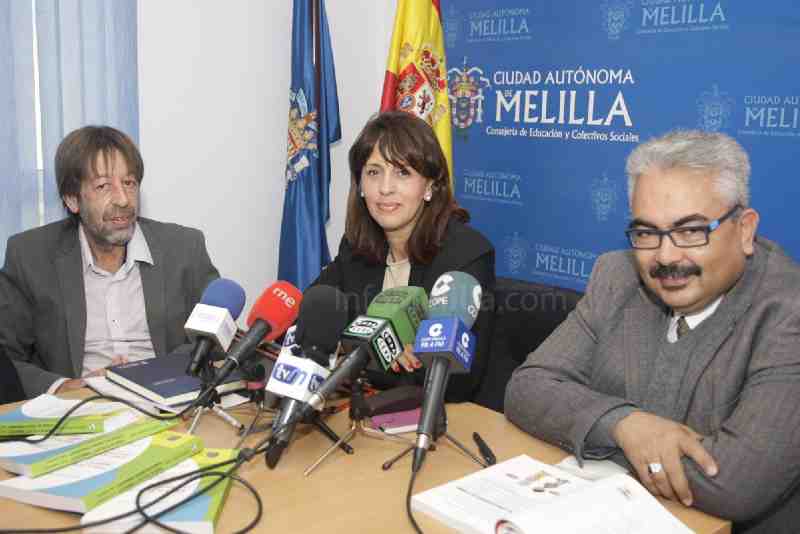 El nuevo manual del Curso de Lengua Tamazight pretende acercar esta lengua y su cultura a todos los melillenses