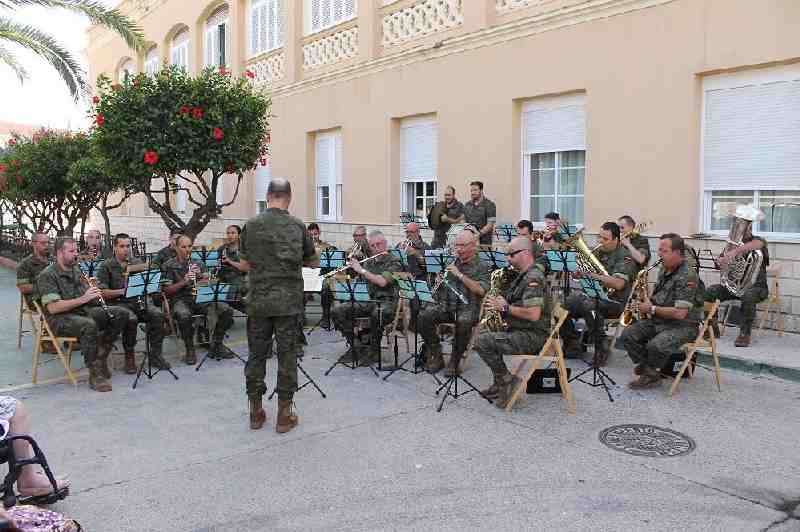 La Unidad de Música de la COMGEMEL ofrece un concierto en el Centro Asistencial coincidiendo con el fin de curso