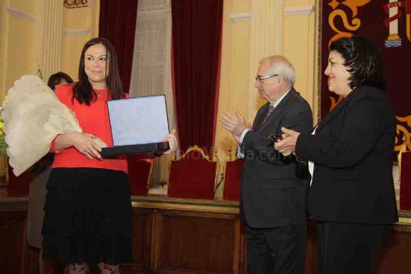 Las matronas Dolores Sáez y Yamina Mizzian reciben el Premio “Lourdes Carballa 2015”