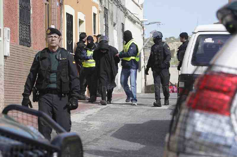 Detenidos en Melilla los dos responsables de una red de reclutamiento y adoctrinamiento del grupo terrorista DAESH en España