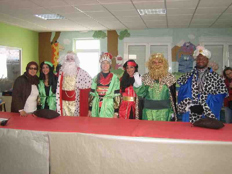 Los Reyes Magos no olvidan en su visita a Melilla a los niños que pasan momentos complicados