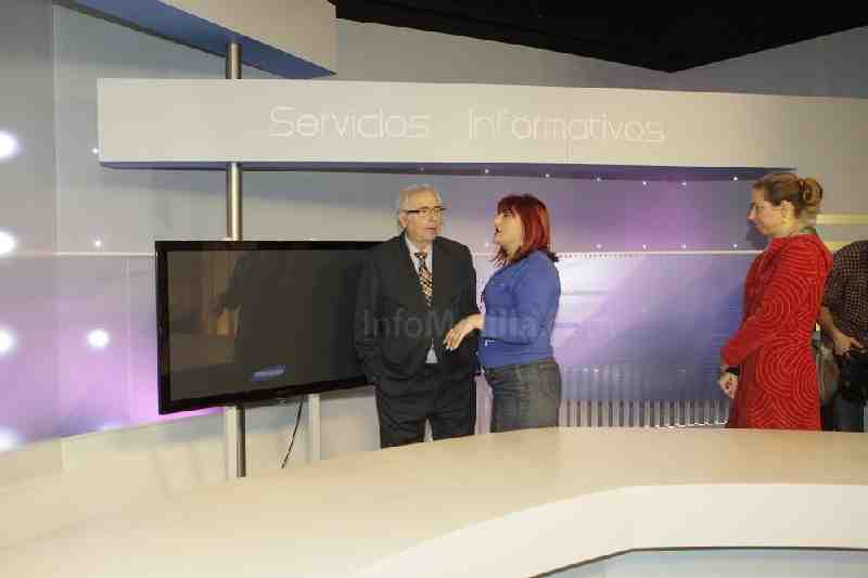 Imbroda alaba el trabajo de los profesionales de TVM y se congratula del avance en calidad experimentado por el ente público