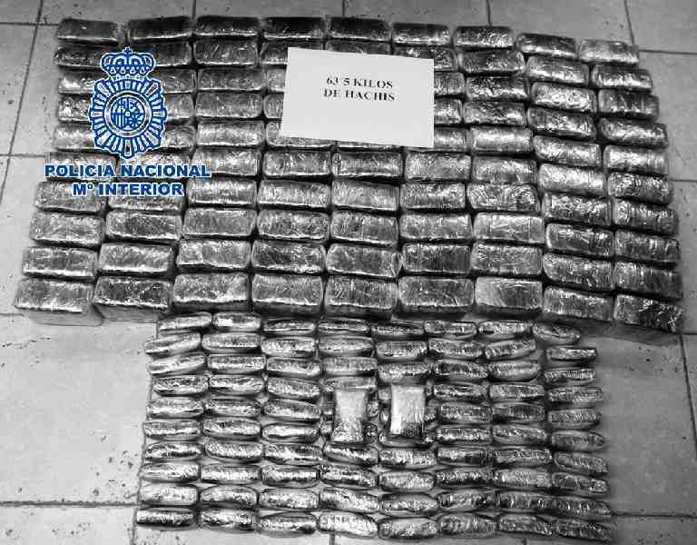 La Policía Nacional detiene a un individuo con 172 paquetes de hachís ocultas en su vehículo