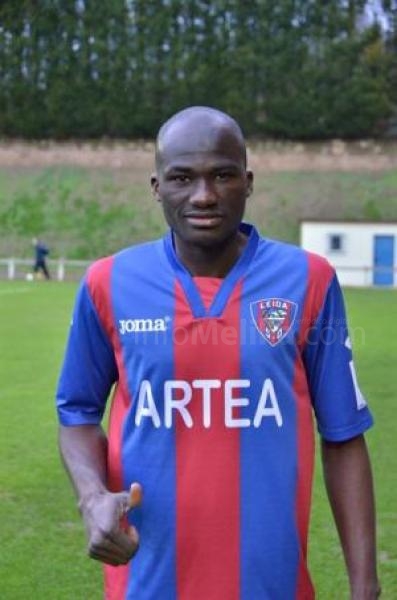 Alí Diakité luciendo la equipación del Gudalajara