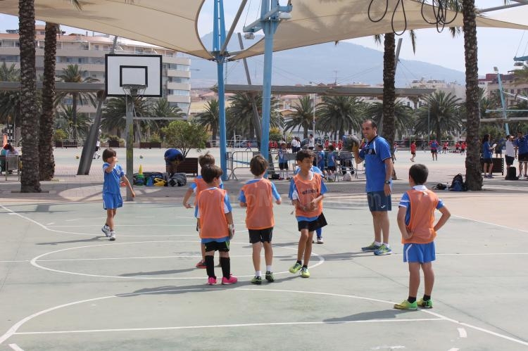 La Escuela de Fútbol de la Fundación de la FMF organiza con éxito el día de ‘juegos en la calle’