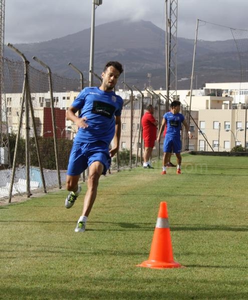 La U.D. Melilla retoma el trabajo con una sesión de entreno voluntaria