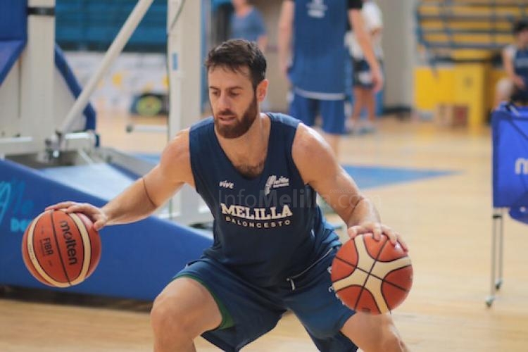 El Melilla Baloncesto prepara a conciencia el debut en casa