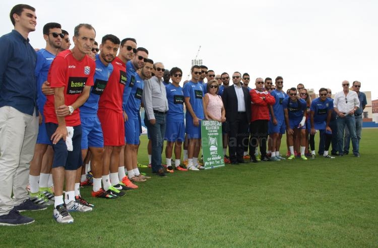 La U.D. Melilla aporta su granito de arena para la lucha contra el cáncer