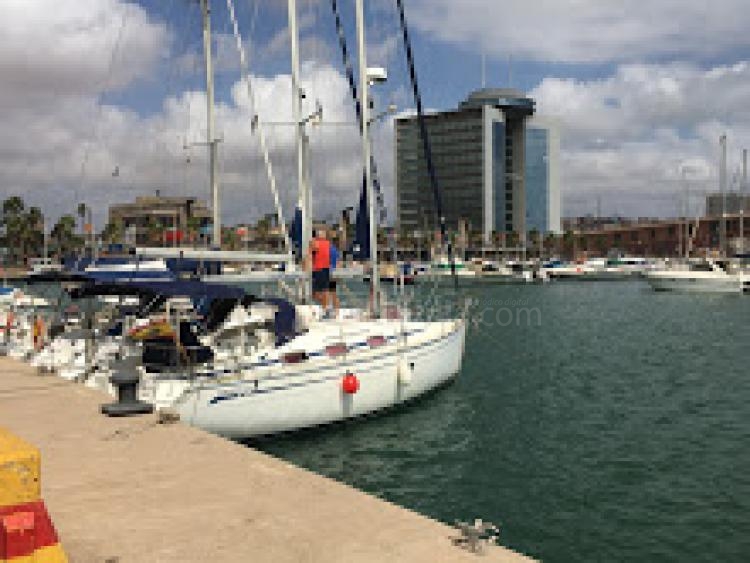 La Regata "Dos Continentes" da paso a los cruceros en la Ciudad de Melilla