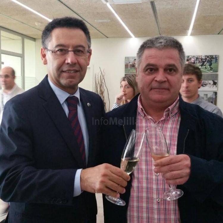 Josep Maria Bartomeu con Javier Martínez, presidente de la Peña Barcelonista de Melilla