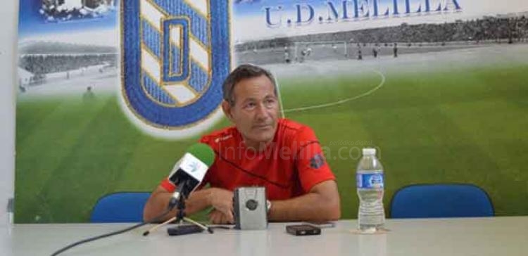 "Esta U. D. Melilla, tiene muy buena pinta" (Opinión de Juan Moya ex técnico azulino)