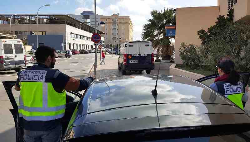 Detenido un individuo tras apropiarse del dinero delos seguros de automóviles contratados por varios ciudadanos marroquíes