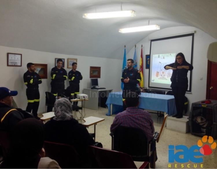 La ONG IAE imparte una charla en la sede de ASOME sobre cómo actuar en caso de terremoto