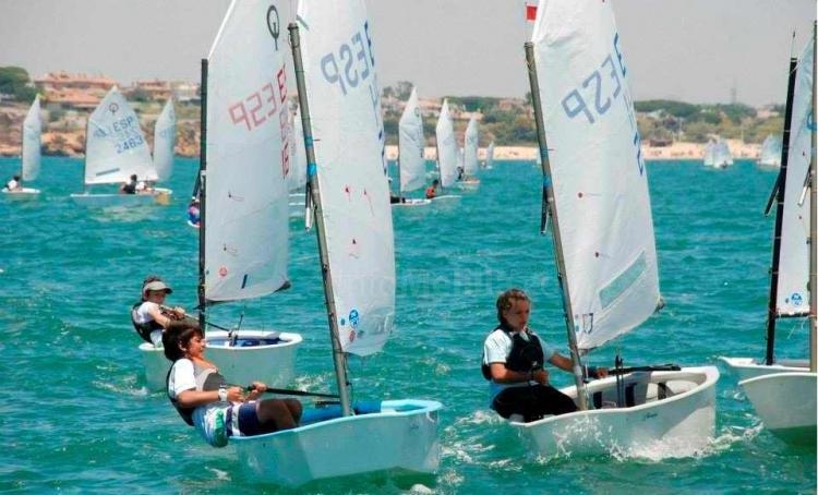 Vela: Yolanda Padilla e Israel Martínez, campeones de la Copa Federación de Optimist y Láser 4.7