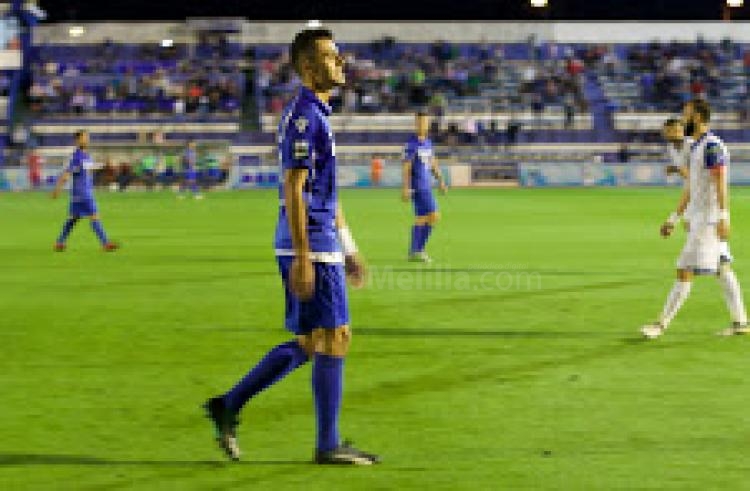 Primera derrota azulina de la temporada en casa del líder, Marbella (1-0)