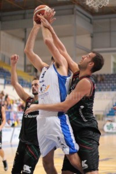 Baloncesto: Oliver Arteaga se convierte en el quinto máximo reboteador de la historia de la LEB
