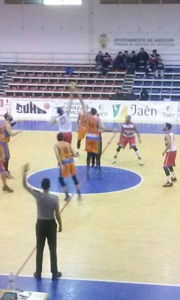 Un segundo cuarto sin apenas puntos condena a la derrota al CAM en cancha de Andújar (76-66)