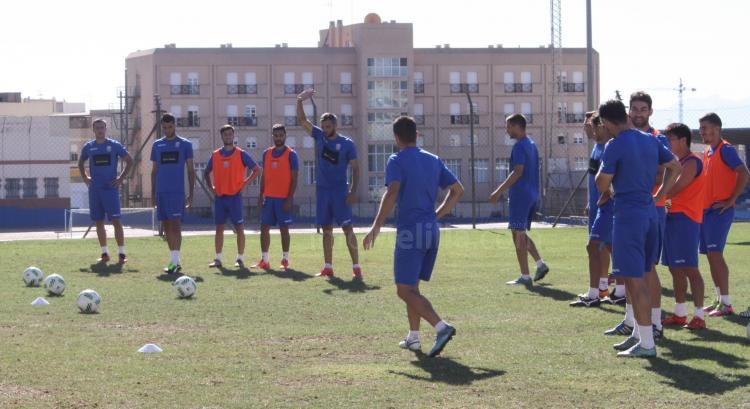 Richi (UD Melilla): “La diferencia en 2ªB te la da el correr más que el resto”