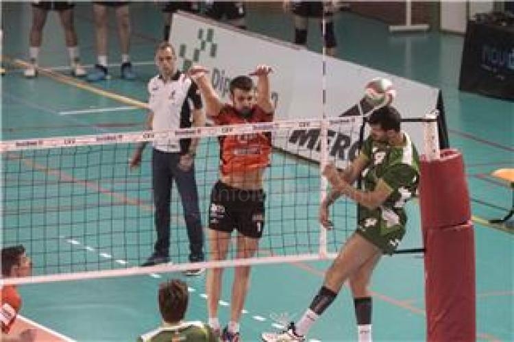 El Club Voleibol Melilla comienza la preparación de la temporada 2016/17 con un fichaje de lujo