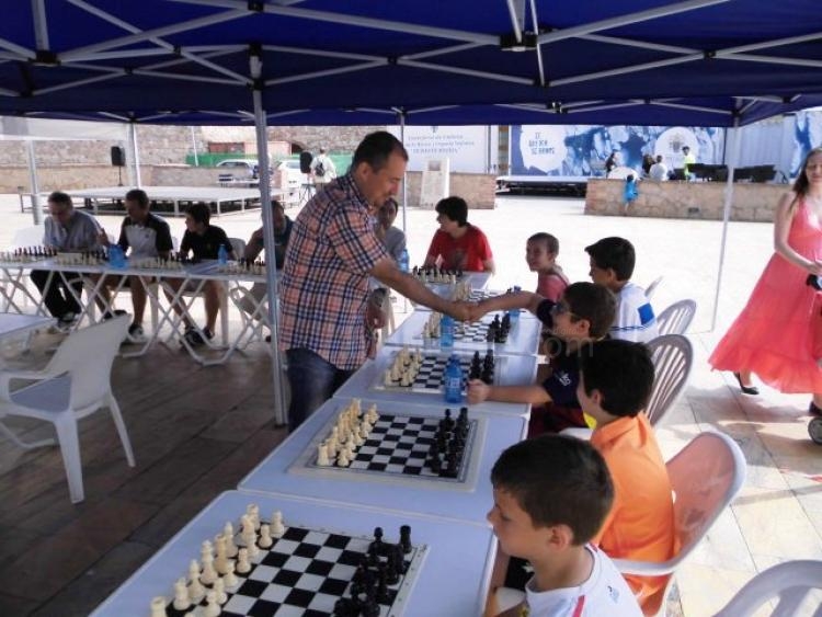Colovic con los más pequeños