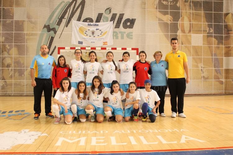Nuestras representantes con el cuadro técnico