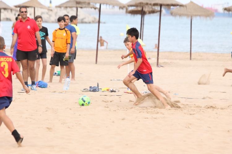 Peña Barcelonista y Peña Real Madrid, campeones del autonómico de fútbol playa alevín e infantil