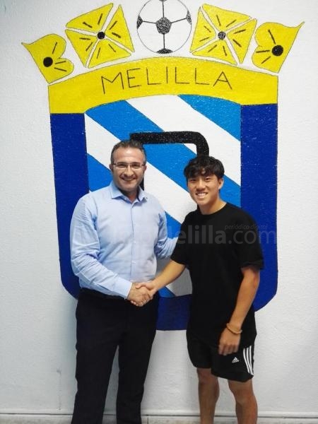 Kiu ya posa con la nueva elástica azulina