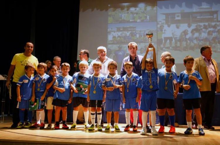 El Palacio de Exposiciones queda pequeño en la entrega de trofeos de la temporada 2015-2016 de la FMF