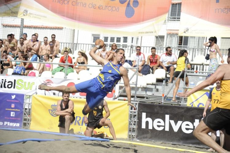 Borja Campoy en pleno lanzamiento